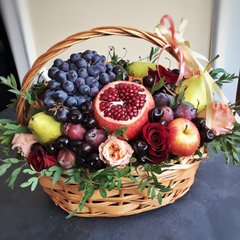 Корзина с фруктами "Гранатовая Любовь"
