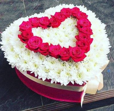 Коробка з квітами "Це Любов"