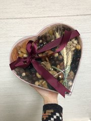 Коробка с сухофруктами и орехами "Аманда"