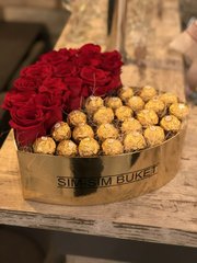 Цветы и конфеты в коробке "Сим-Сим"