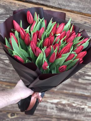 Букет квітів "51 червоний тюльпан"